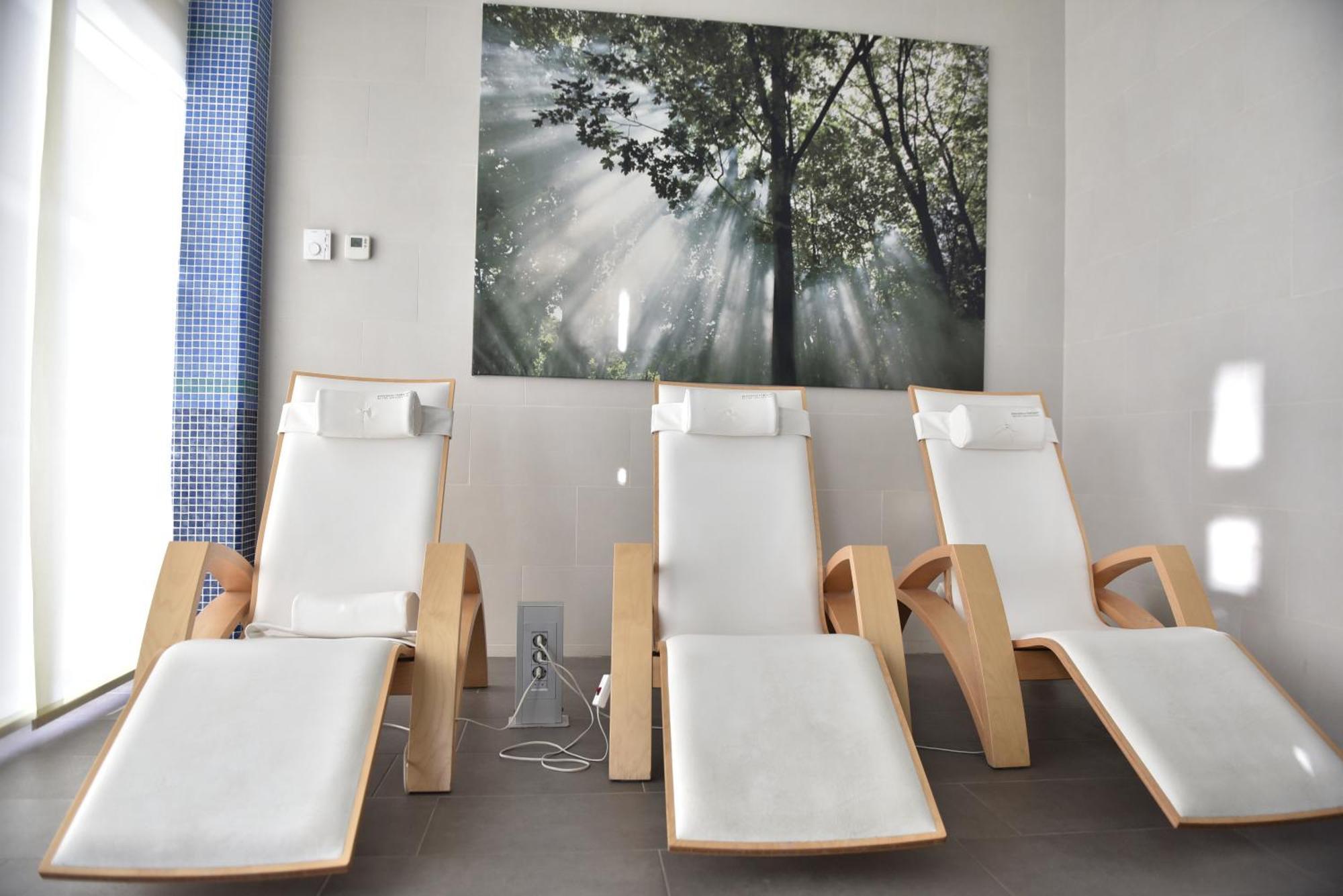 Hotel Premier Aqua - Adults Only Врднік Екстер'єр фото A relaxation room