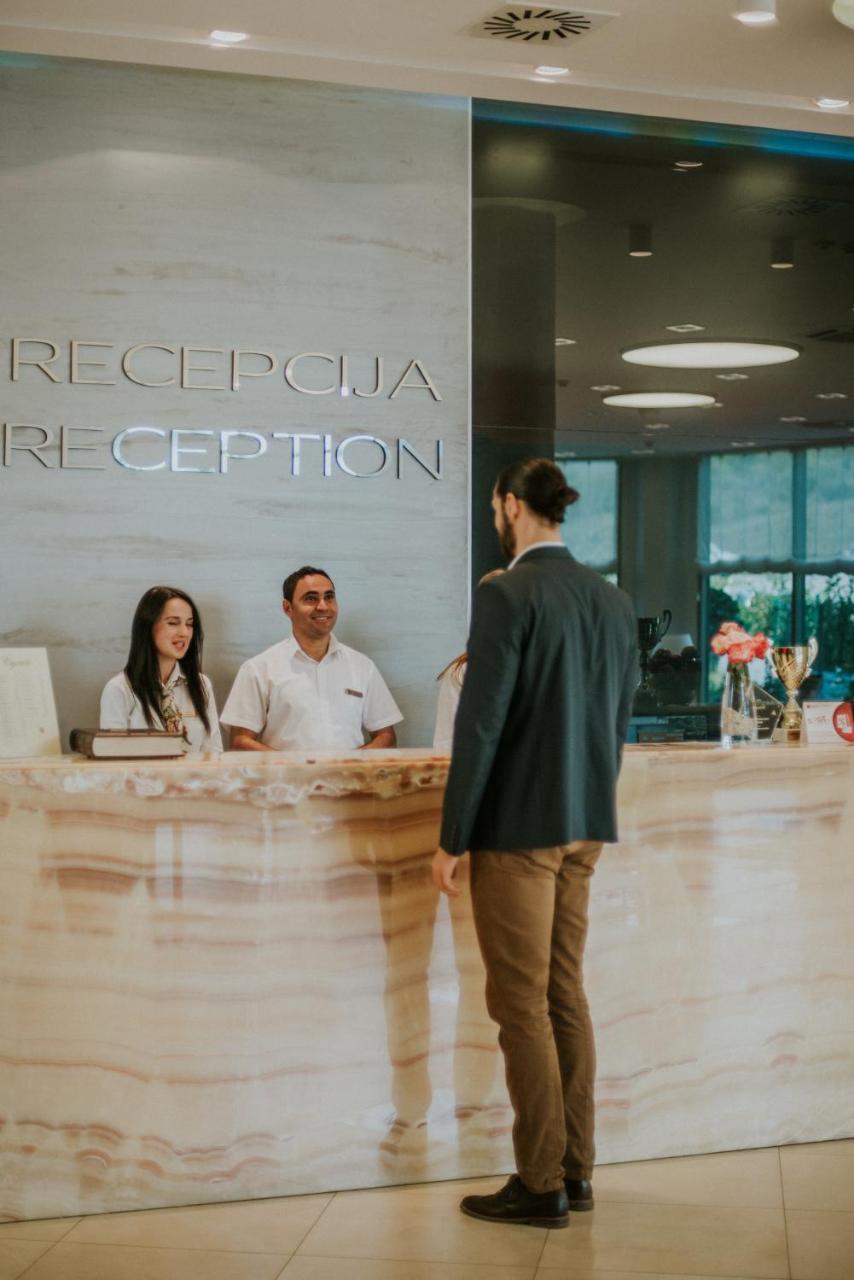 Hotel Premier Aqua - Adults Only Врднік Екстер'єр фото Reception at a hotel